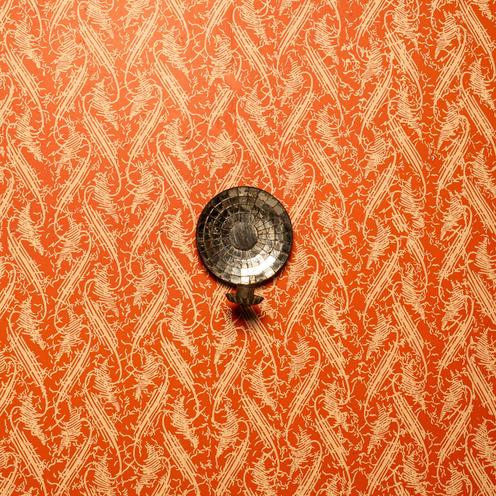 19TH-CENTURY CONTINENTAL MIRRORED METAL WALL SCONCE