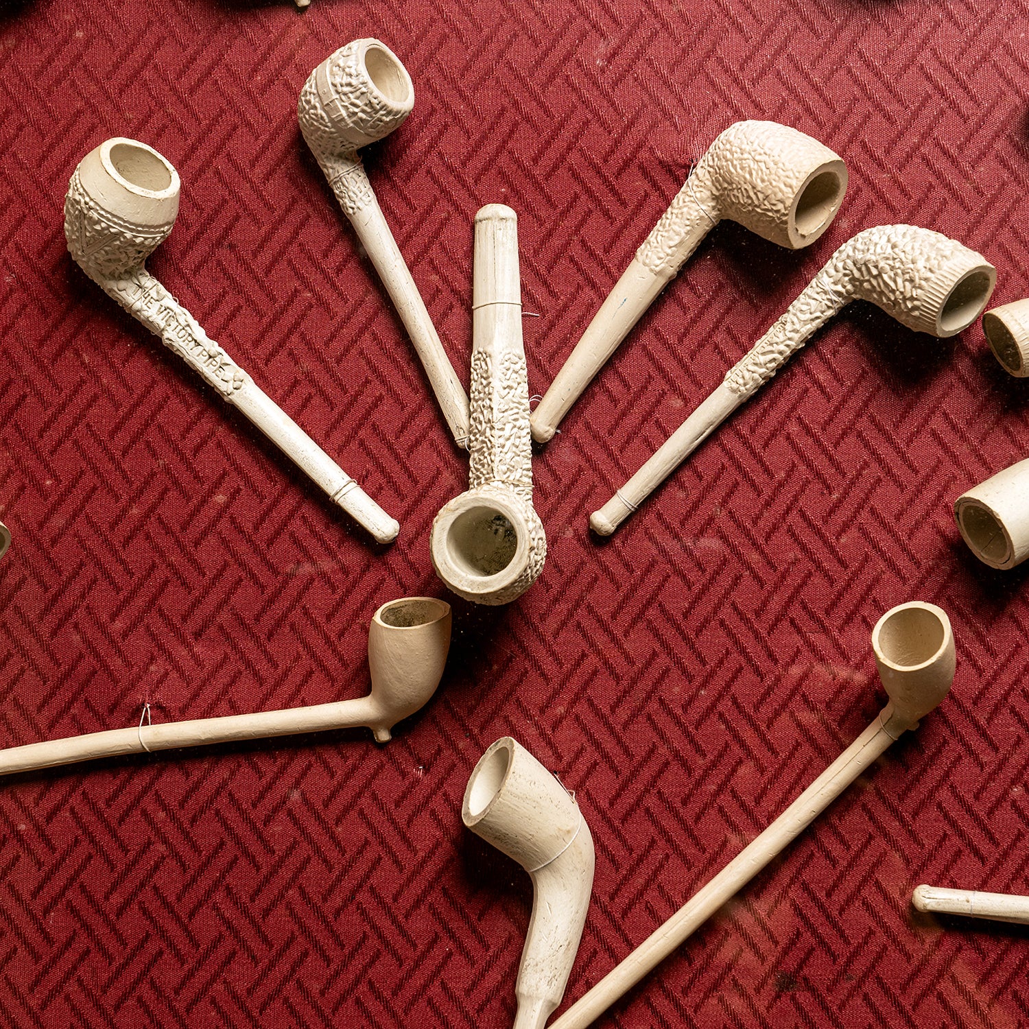 COLLECTION OF 18TH & 19TH-CENTURY CLAY PIPES IN A GLASS FRONT PRESENTATION CABINET
