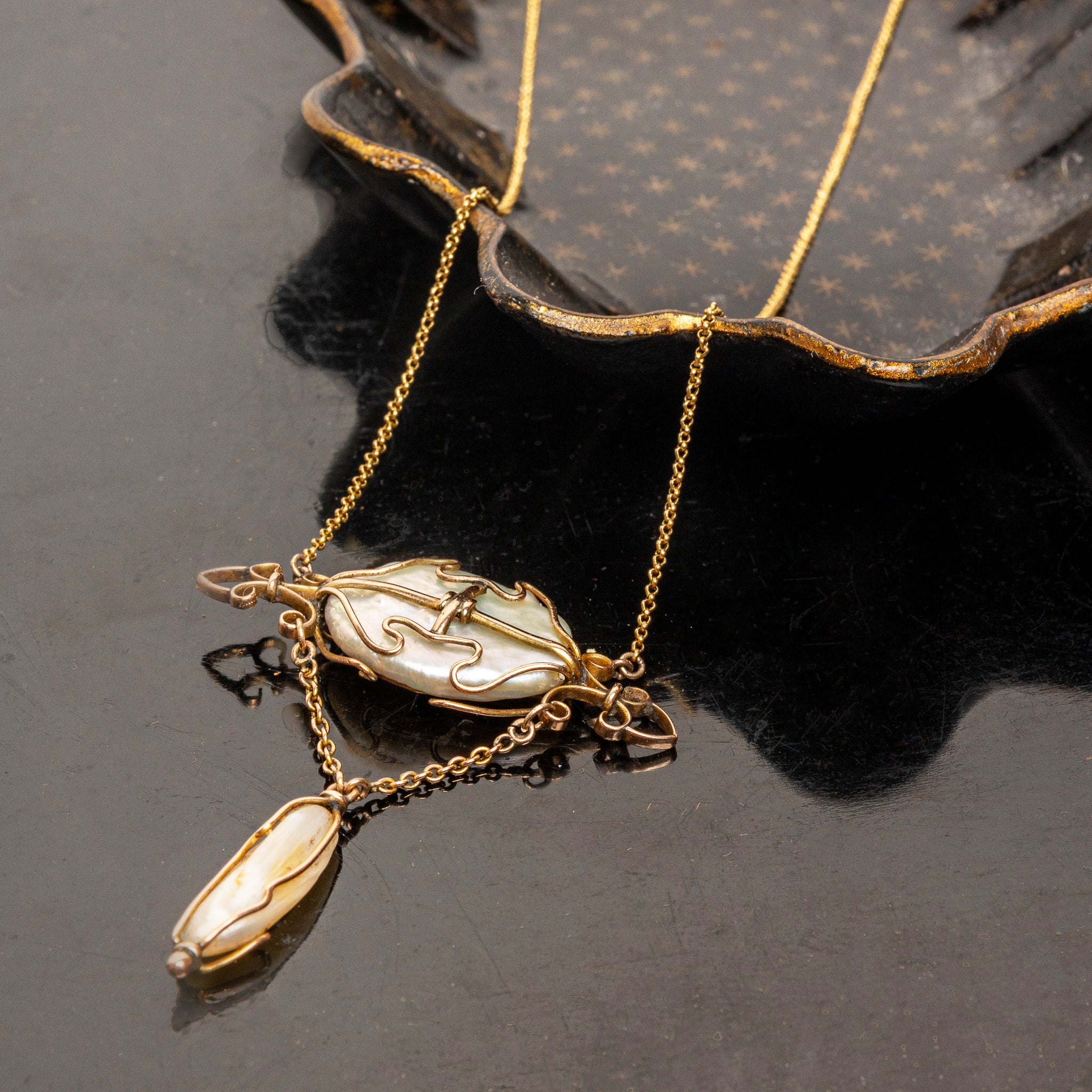 NECKLACES & PENDANTS