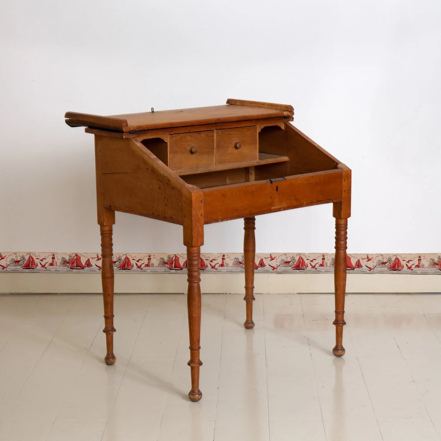 SLANTED LIFT TOP DESK