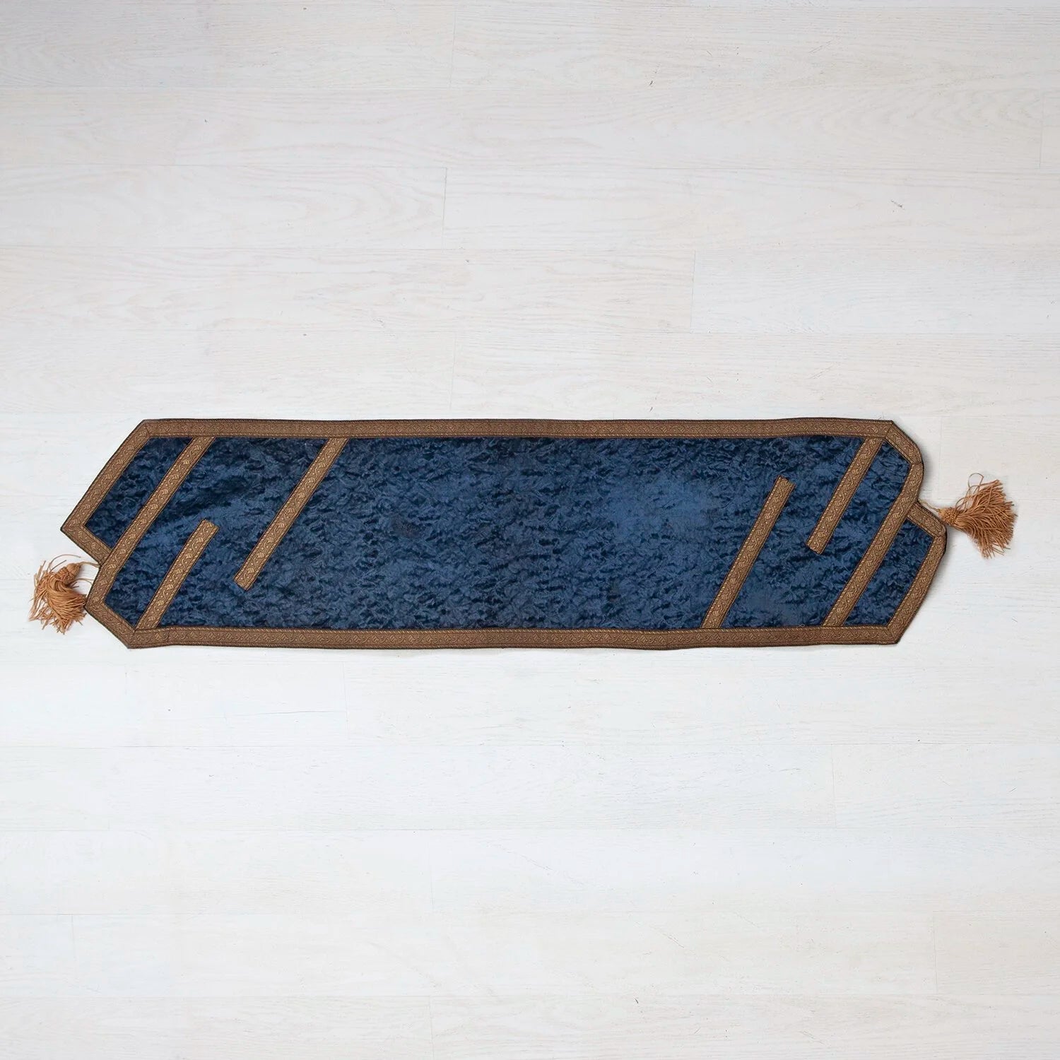 EDWARDIAN TABLE RUNNER