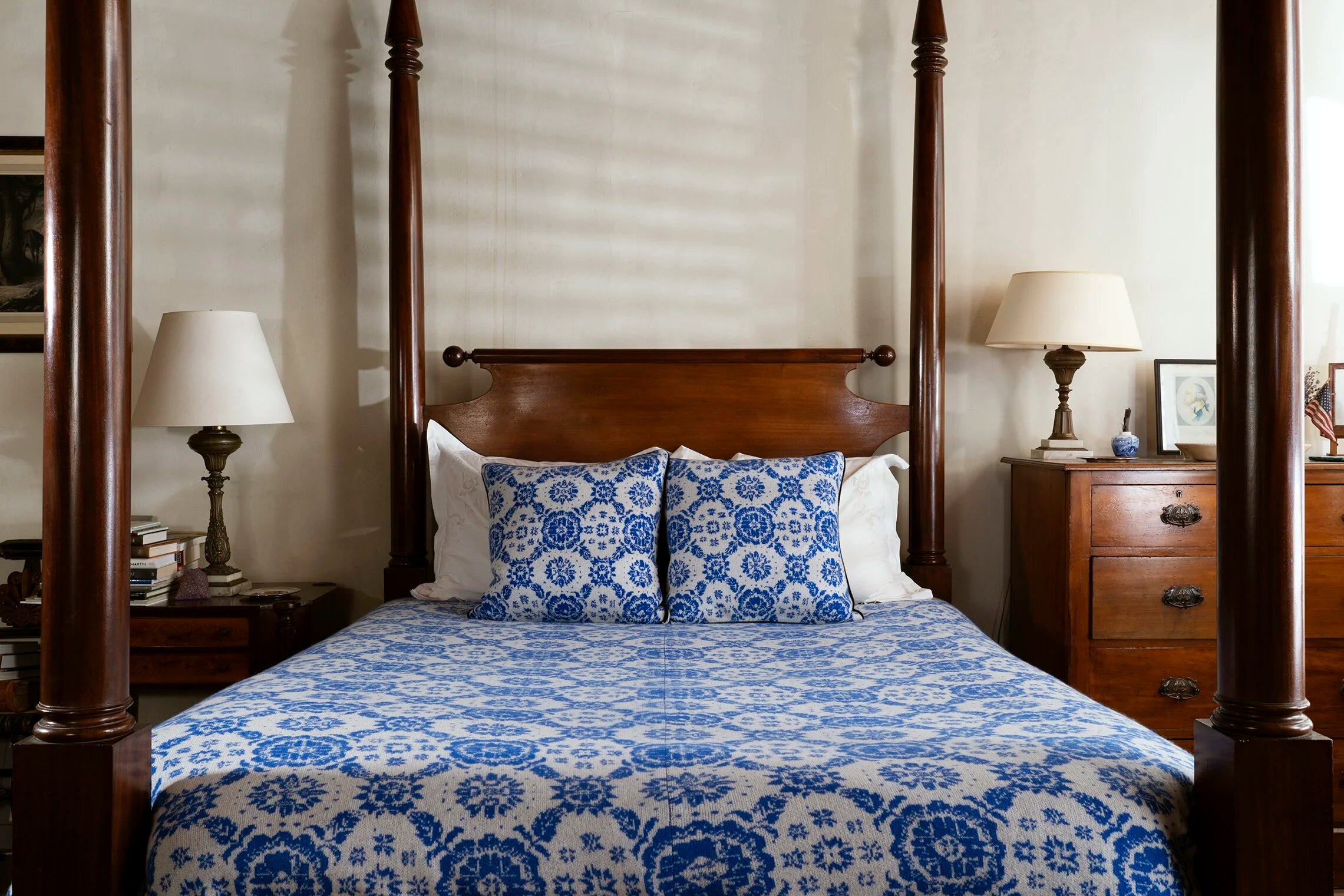 WILLIAMSBURG COVERLET PILLOW [3 Colors]