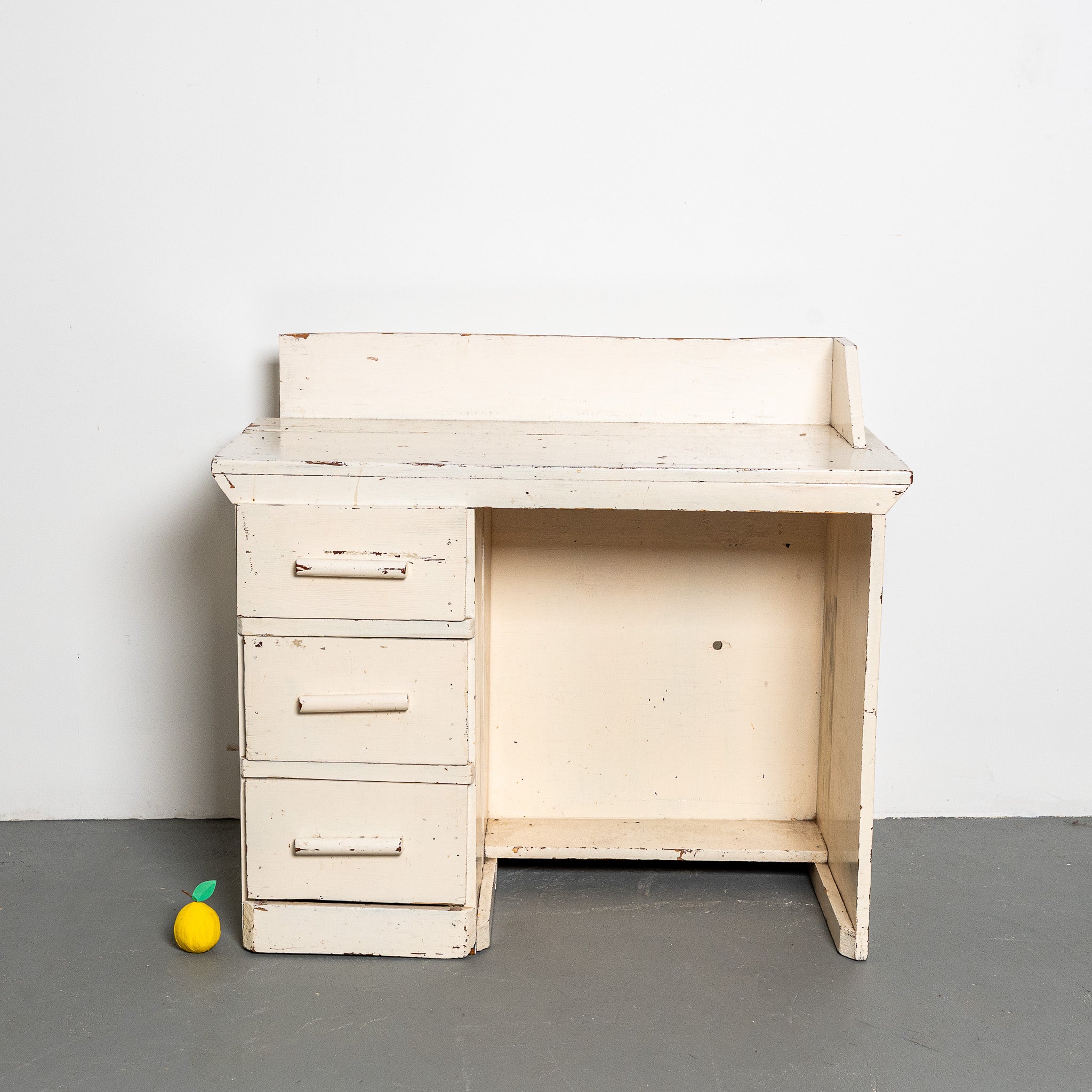 Early 20th Century American Art Deco desk
