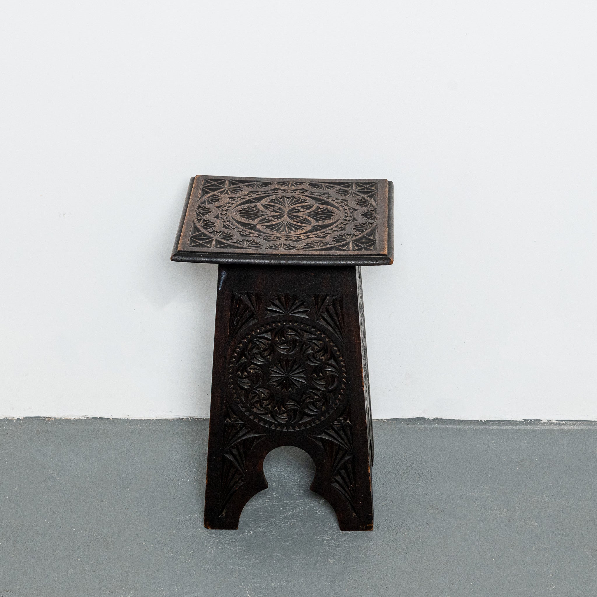 Early 20th century chipped carved bench