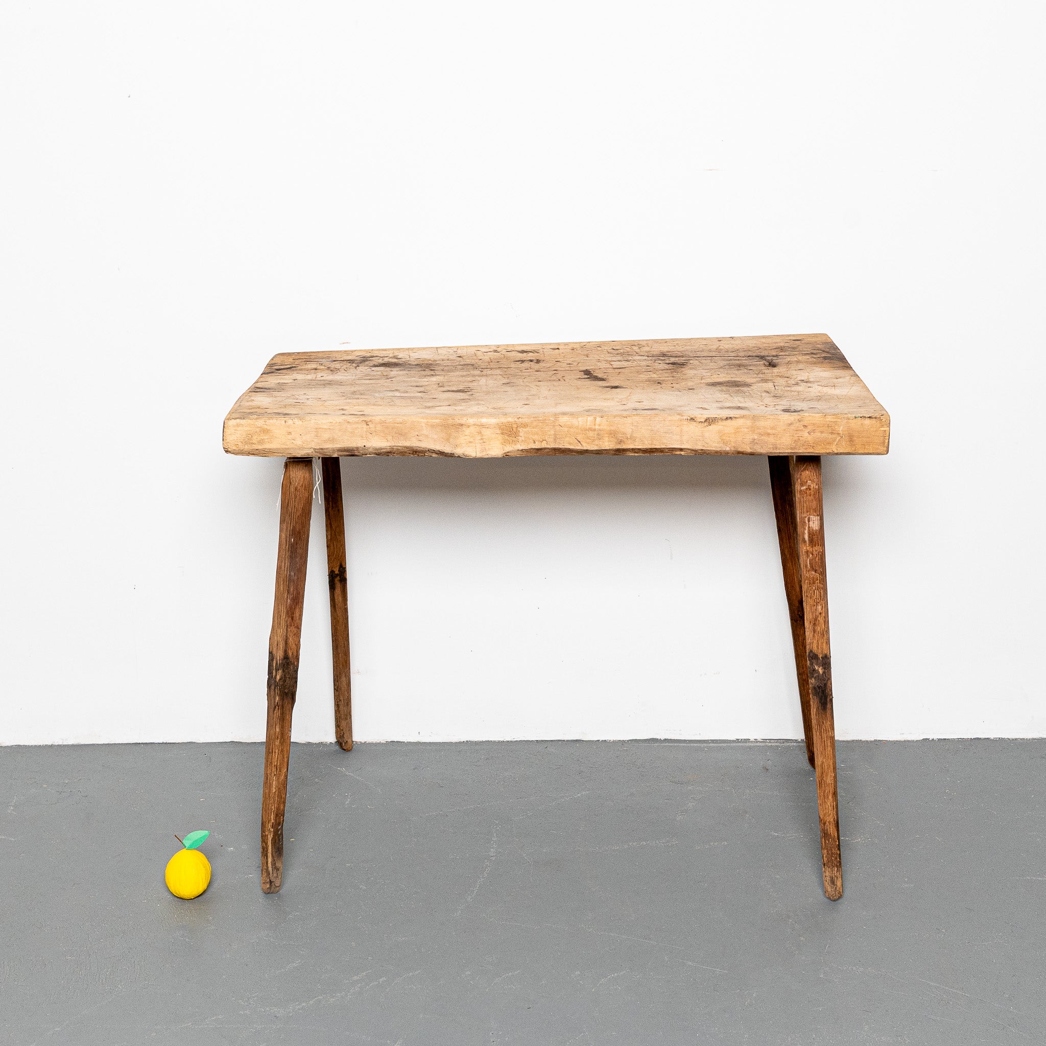 18th / 19th century American folk art peg leg table
