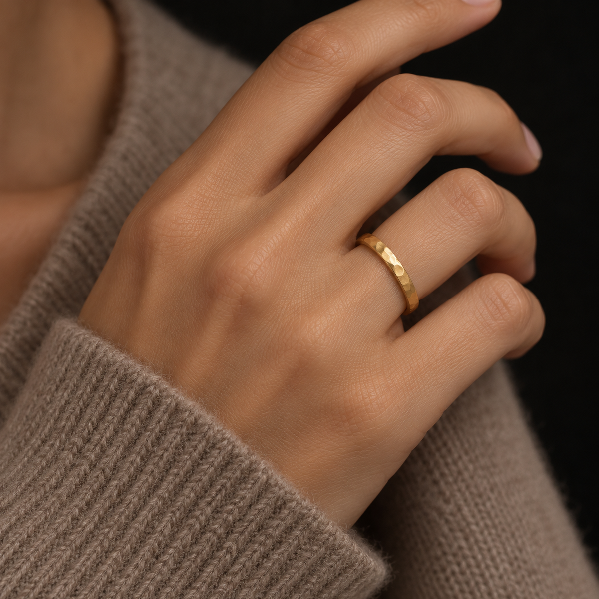 HAMMERED YELLOW GOLD VERMEIL RING ON MODEL, AI STYLING ILLUSTRATION