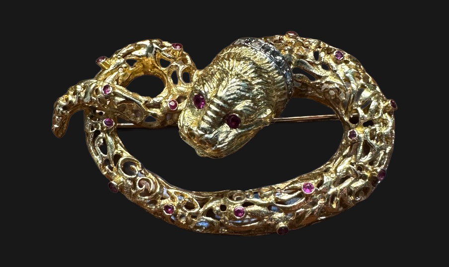 Sea-creature brooch, angled view of gold openwork and gemstones