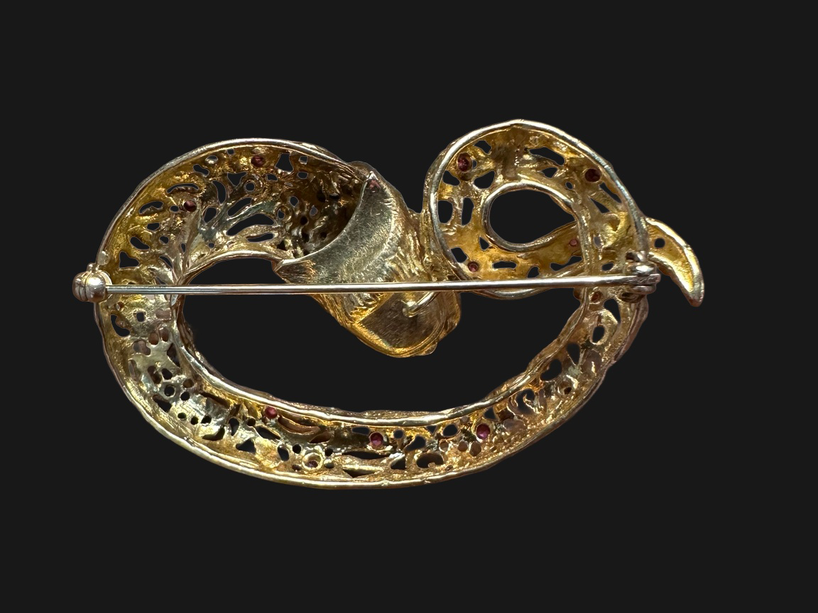 Reverse showing complete pin and clasp