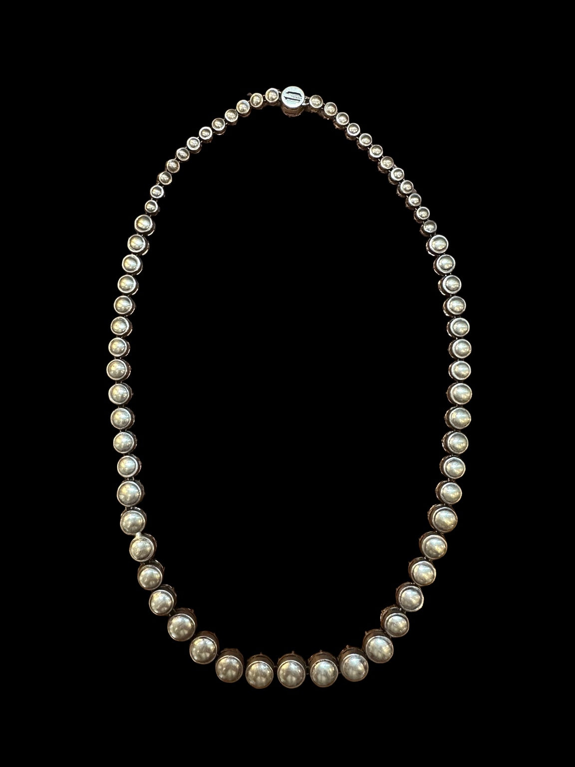 EARLY 20TH CENTURY PASTE RIVIÈRE NECKLACE WITH ALEXANDRITE CLASP — detail view
