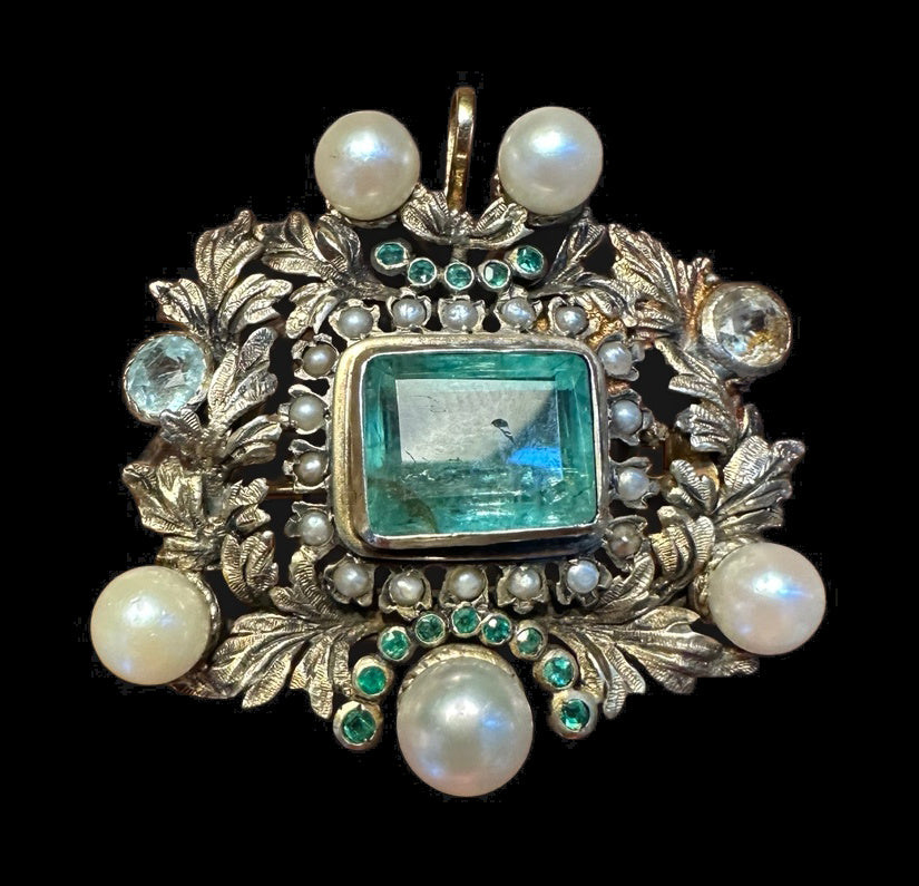 ANTIQUE AUSTRO HUNGARIAN EMERALD, TOPAZ & PEARL BROOCH / PENDANT — detail view
