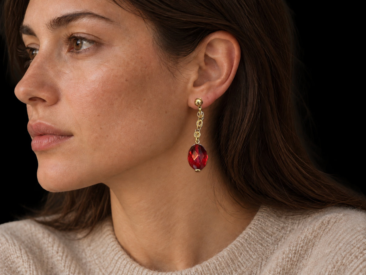 RUSSIAN FACETED AMBER & 18 KARAT GOLD DROP EARRINGS, EARLY 20TH CENTURY — worn view