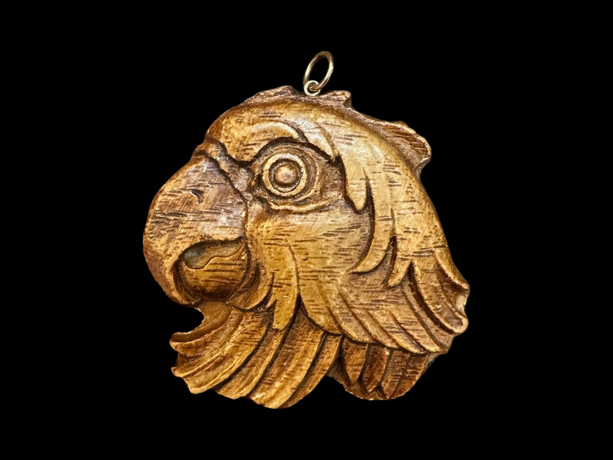 1940S AMERICAN PRESSED WOOD PARROT PENDANT WITH 14 KARAT GOLD — front view