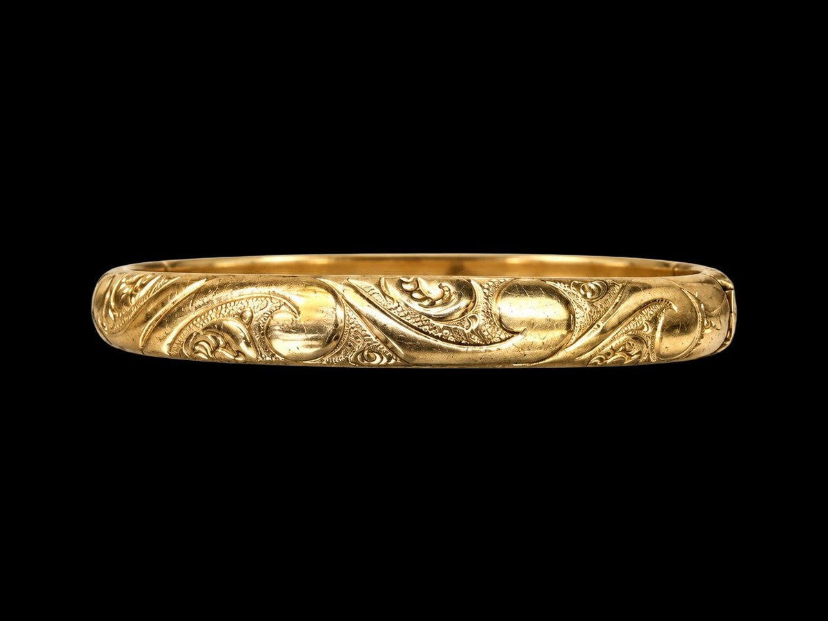 19TH CENTURY VICTORIAN ENGRAVED 12 KARAT GOLD BANGLE — front view