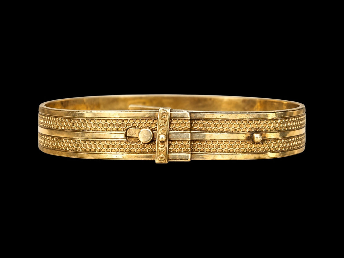 19TH CENTURY CHILD'S GOLD BUCKLE BRACELET WITH HONEYCOMB PATTERN — front view