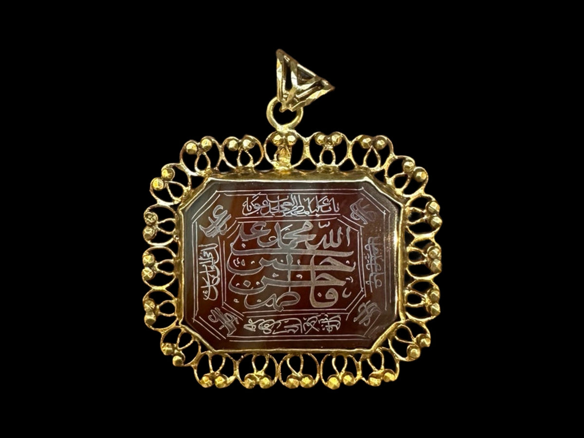 19TH CENTURY OTTOMAN CALLIGRAPHIC INTAGLIO PENDANT IN SILVER GILT — front view