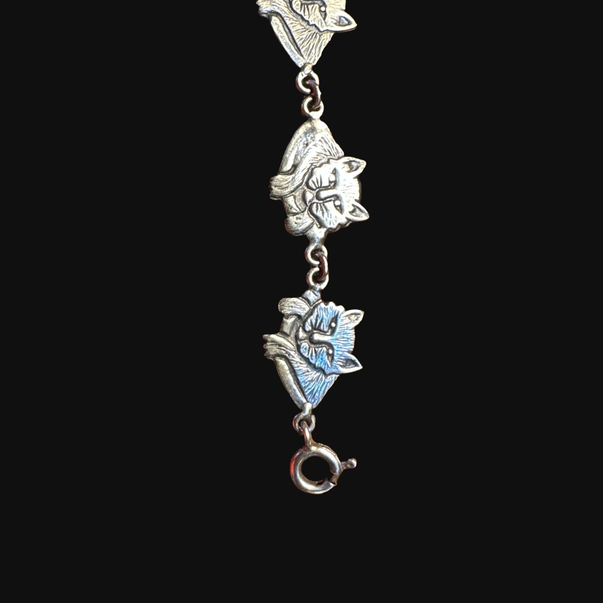 Engraved cat faces, crossed paws and clasp detail